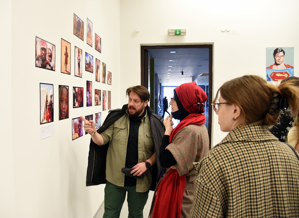 Izložba radova profesora i asistenata sa programa Vizualne umjetnosti i dizajn vizualnih komunikacija