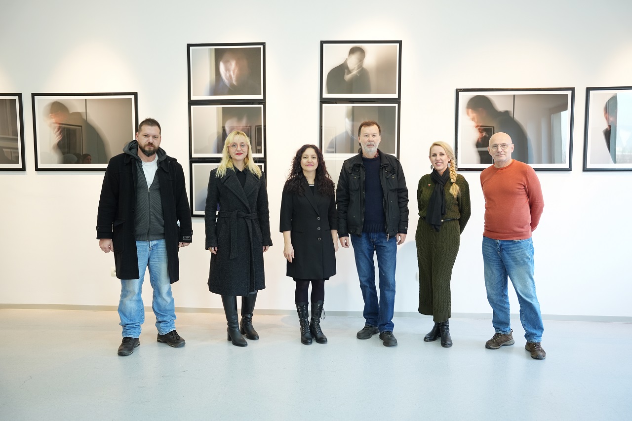Artist Talks: Razgovor s prof. dr. Amerom Bakšićem u Umjetničkoj galeriji IUS-a