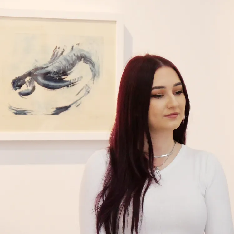 Istraživanje dubina emocija i prirode: Plava harmonija Eldine Kožljak u Umjetničkoj galeriji IUS-a